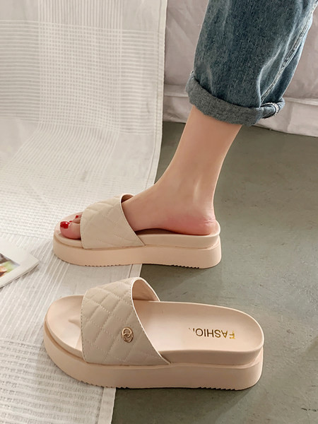 Ikdienas sieviešu čības ar plakanu zoli un metāla elementu