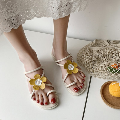 Ikdienas sieviešu čības no eko ādas ar lencēm un 3D elementu