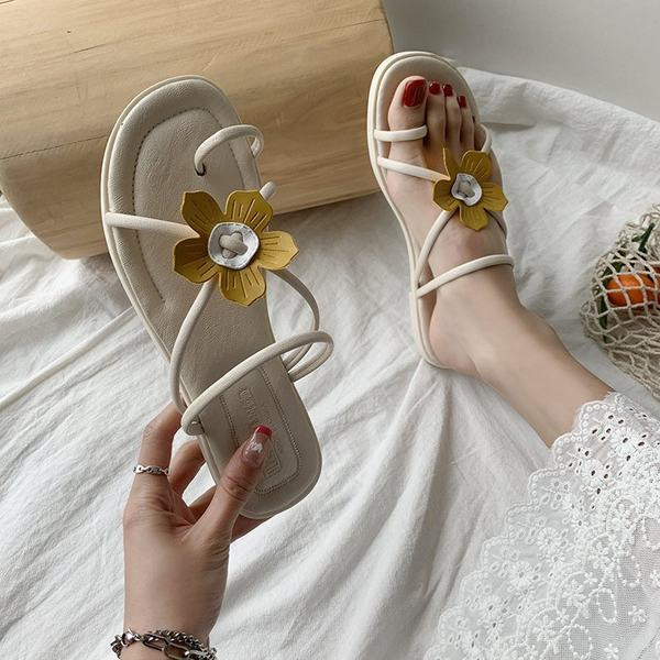 Ikdienas sieviešu čības no eko ādas ar lencēm un 3D elementu