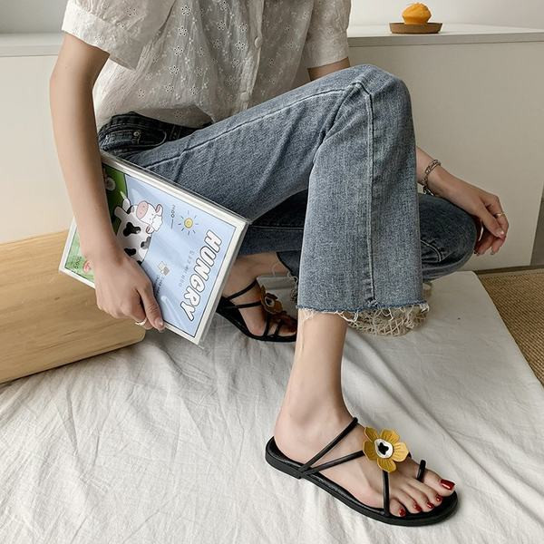 Ikdienas sieviešu čības no eko ādas ar lencēm un 3D elementu