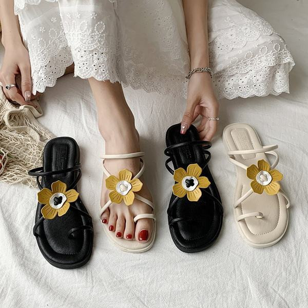 Ikdienas sieviešu čības no eko ādas ar lencēm un 3D elementu