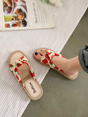 Modernas sieviešu čības ar plakanu zoli un apdruku