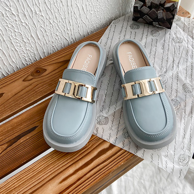 Sieviešu slēgtas čības ar metāla apdari