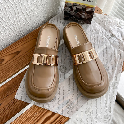 Sieviešu slēgtas čības ar metāla apdari