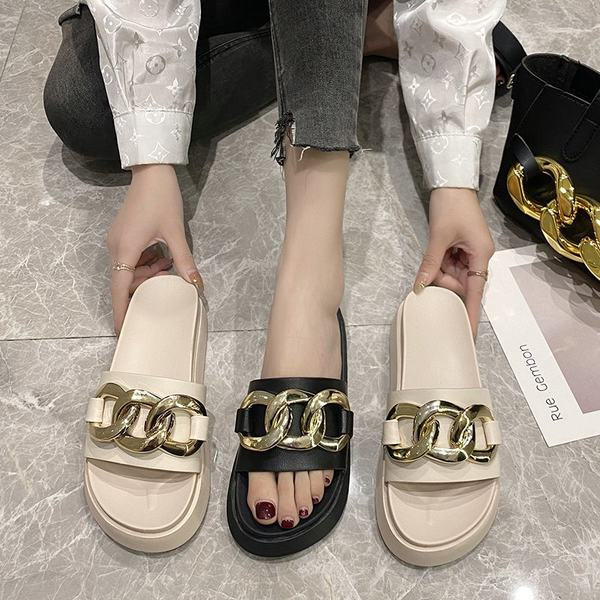 Ikdienas sieviešu čības ar sprādzi bēšā un melnā krāsā