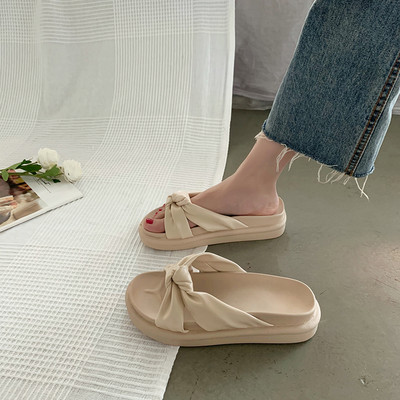 Jauns sieviešu čību modelis ar lencēm un plakanu zoli