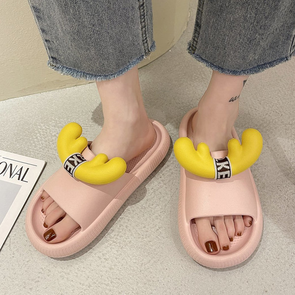 Sieviešu gumijas čības ar 3D aplikāciju