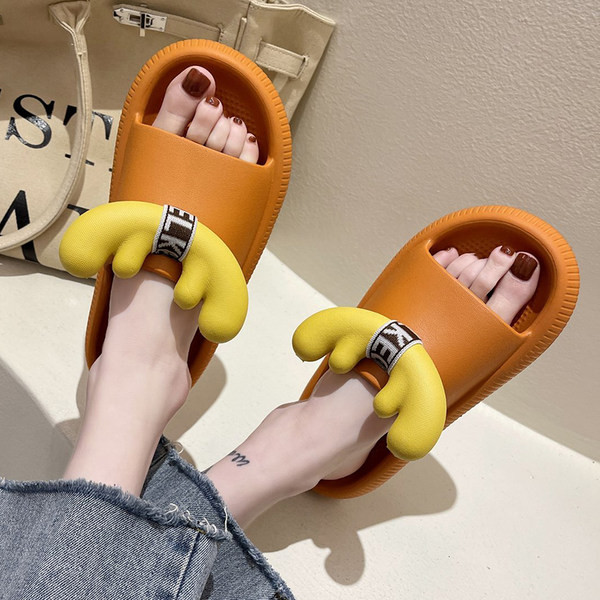 Sieviešu gumijas čības ar 3D aplikāciju