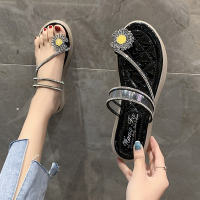 Jauns ikdienas čību modelis ar plānām lencēm un 3D ziedu