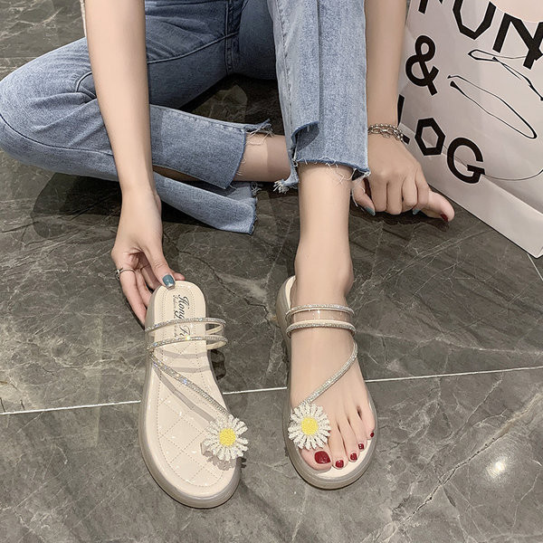 Jauns ikdienas čību modelis ar plānām lencēm un 3D ziedu