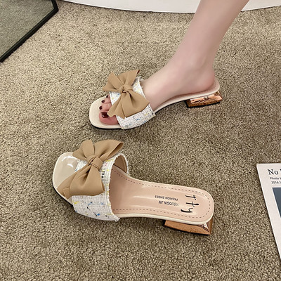 Sieviešu kvadrātveida čības ar papēdi un lenti