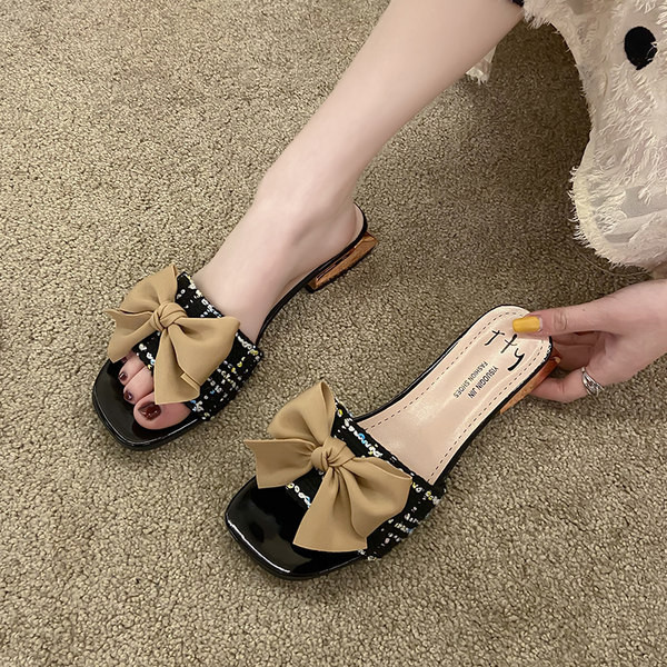 Sieviešu kvadrātveida čības ar papēdi un lenti