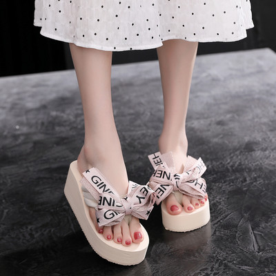 Sieviešu čības starp pirkstiem ar lentīti