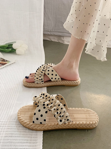 Sieviešu ikdienas čības ar punktiem ar plakanu zoli divās krāsās