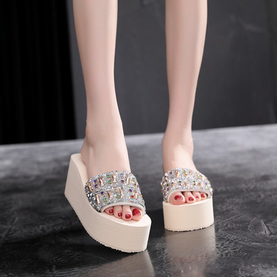 Sieviešu čības ar augstu platformu un akmeņiem