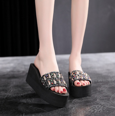 Sieviešu čības ar augstu platformu un akmeņiem