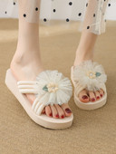 Sieviešu čības starp pirkstiem ar 3D elementu