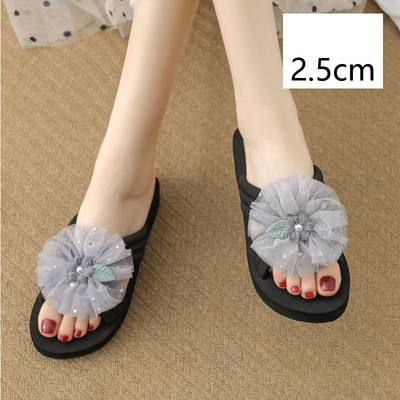 Sieviešu čības starp pirkstiem ar 3D elementu