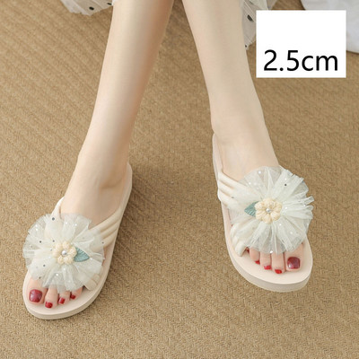 Sieviešu čības starp pirkstiem ar 3D elementu