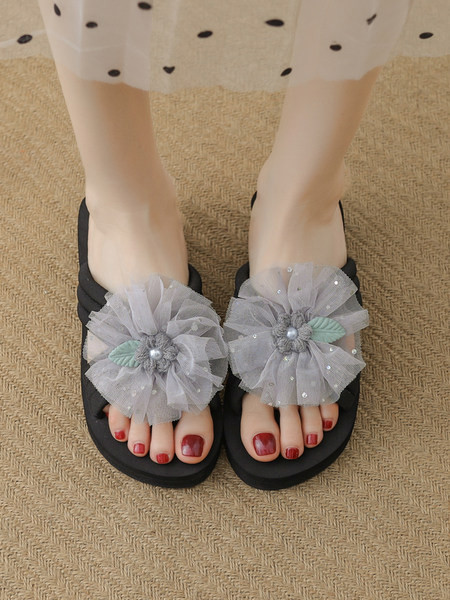 Sieviešu čības starp pirkstiem ar 3D elementu