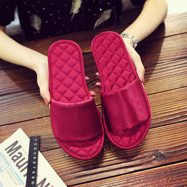 Sieviešu čības ar plakanu zoli četrās krāsās