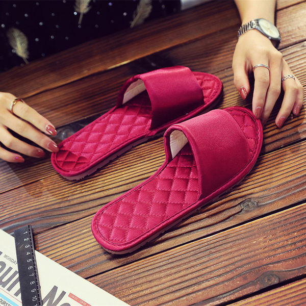 Sieviešu čības ar plakanu zoli četrās krāsās