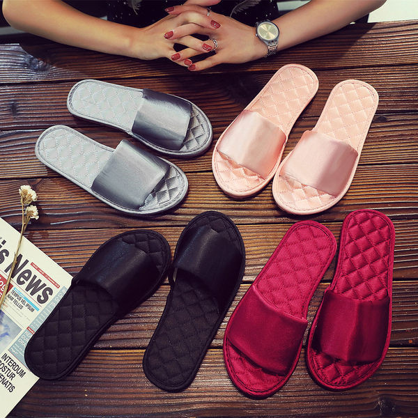 Sieviešu čības ar plakanu zoli četrās krāsās