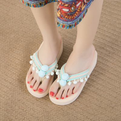 Sieviešu čības ar platformu un 3D elementiem