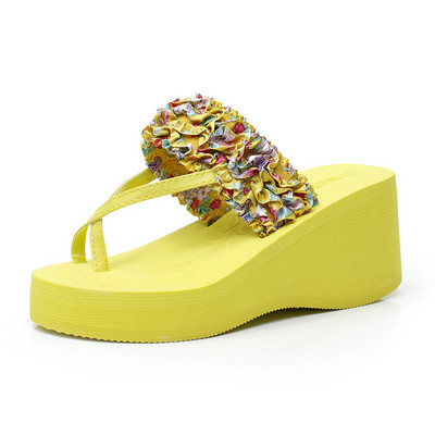 Sieviešu čības starp pirkstiem ar platformu