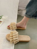 Ikdienas sieviešu čības ar cirtām un plakanu zoli - trīs krāsas