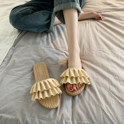 Ikdienas sieviešu čības ar cirtām un plakanu zoli - trīs krāsas