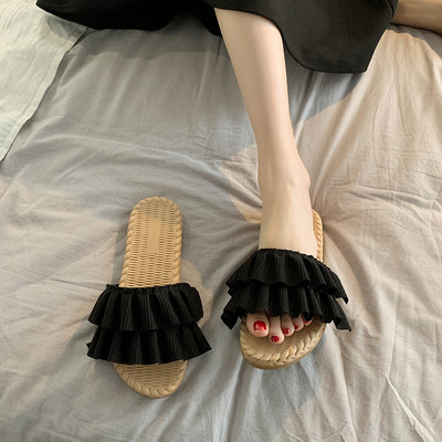 Ikdienas sieviešu čības ar cirtām un plakanu zoli - trīs krāsas