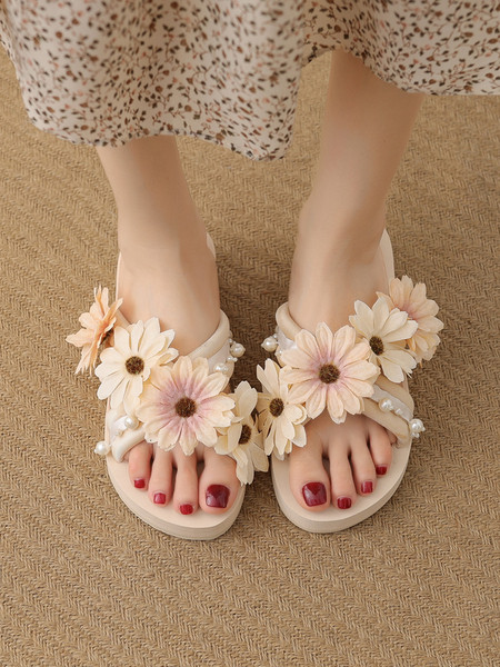 Jauns sieviešu čību modelis ar 3D ziediem