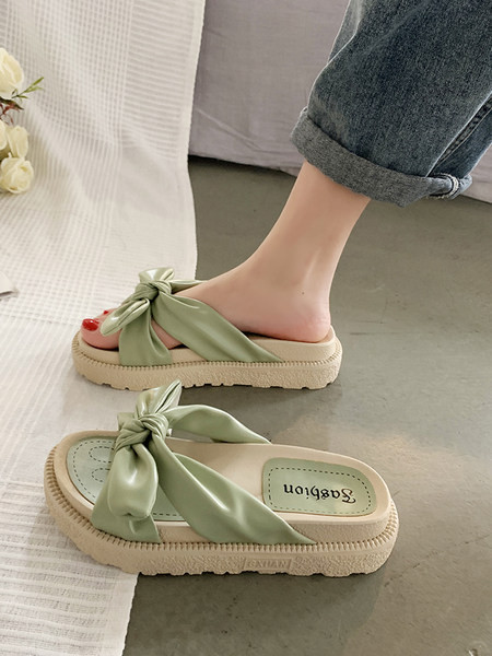 Ikdienas čības ar ādas lencēm un 4 cm zoli