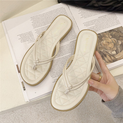 Ikdienas vasaras čības ar plānām ādas lencēm