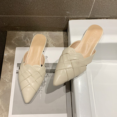 Sieviešu smailas čības no mākslīgās ādas ar papēdi