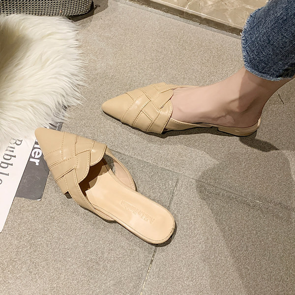 Sieviešu smailas čības no mākslīgās ādas ar papēdi