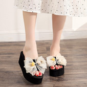 Sieviešu čības ar lenti un platformu trīs krāsās