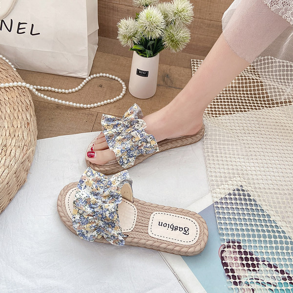 Papuci de dama colorati cu model floral si bucle in trei culori