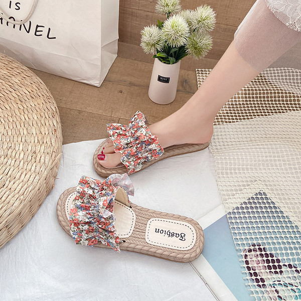 Papuci de dama colorati cu model floral si bucle in trei culori