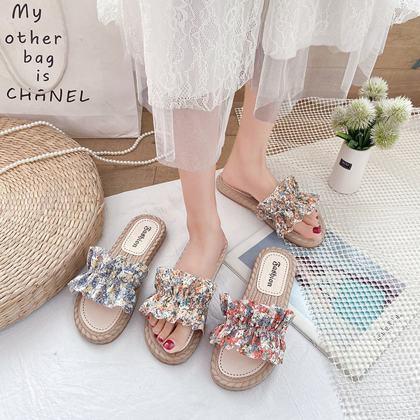 Papuci de dama colorati cu model floral si bucle in trei culori