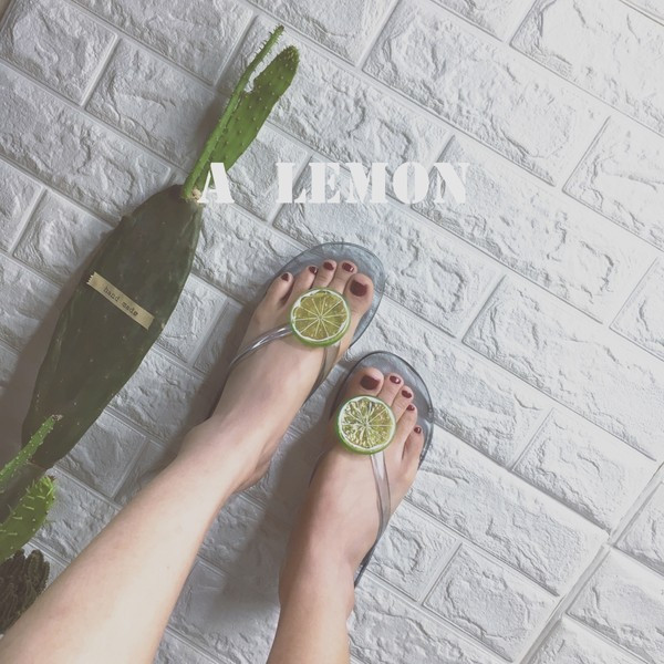 Jauns sieviešu flipu modelis ar 3D aplikācijām