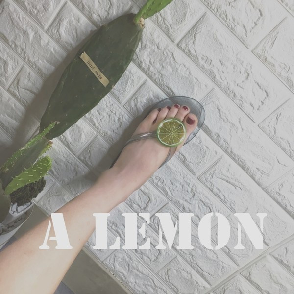 Jauns sieviešu flipu modelis ar 3D aplikācijām