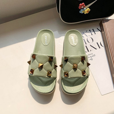 Modernas sieviešu čības ar metāla dambreti trīs krāsās