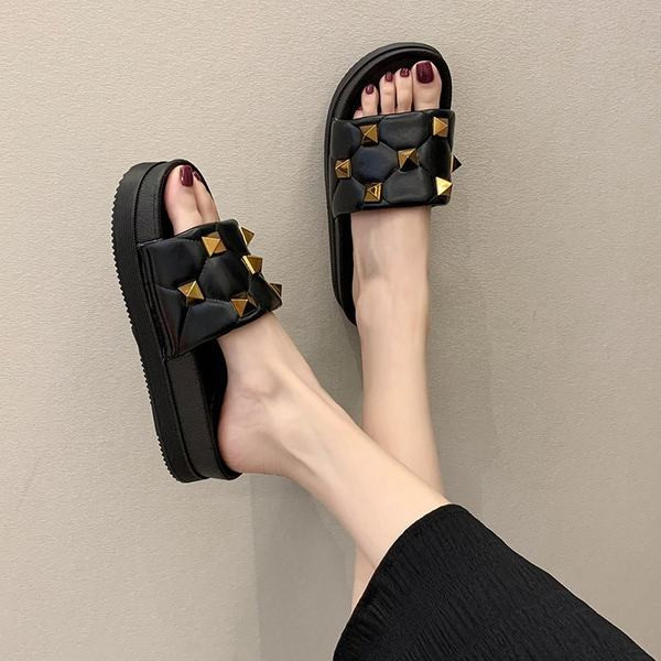 Modernas sieviešu čības ar metāla dambreti trīs krāsās