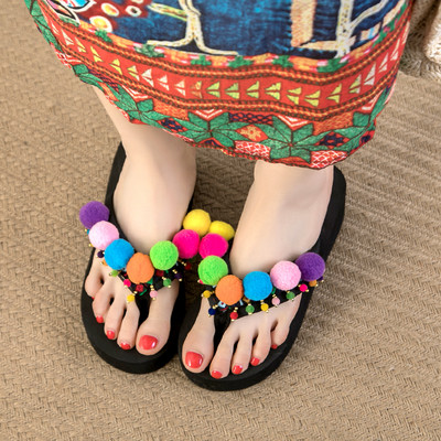 Papuci moderni de dama cu elemente 3D si platforma