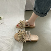 Νέο μοντέλο γυναικείες παντόφλες με επίπεδη σόλα