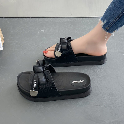 Sieviešu čības ar biezu zoli un lentīti