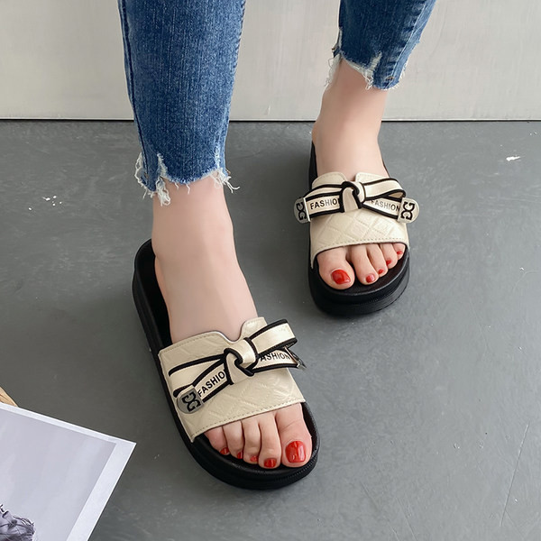 Sieviešu čības ar biezu zoli un lentīti