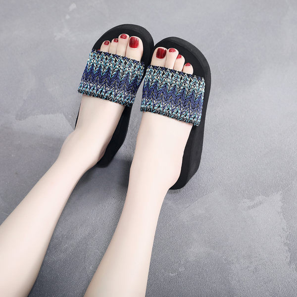 Vasaras sieviešu čības ar 6 cm platformu - vairāki modeļi